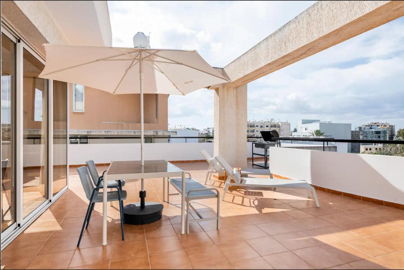 Top Floor Apartment City Center Larnaca Exterior photo