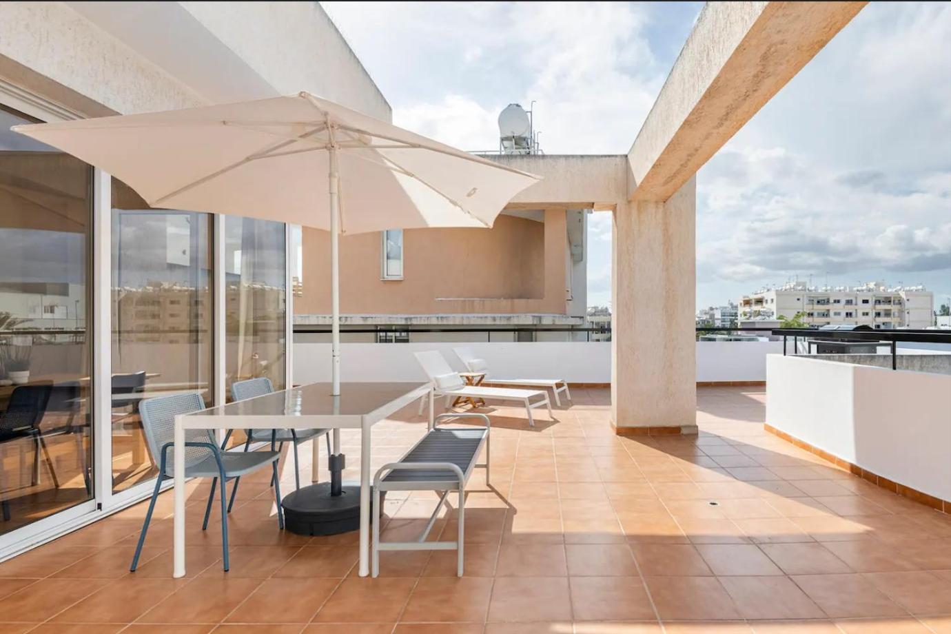 Top Floor Apartment City Center Larnaca Exterior photo